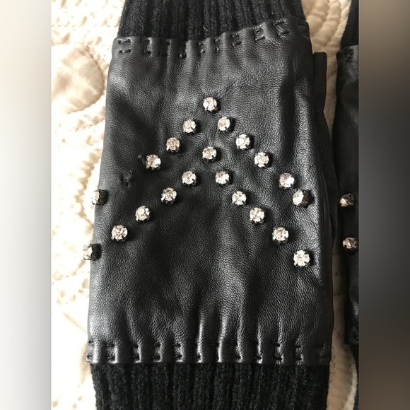 Bebe black long fingerless gloves with crystal accents. Missing one stone sz M/L - Picture 4 of 10